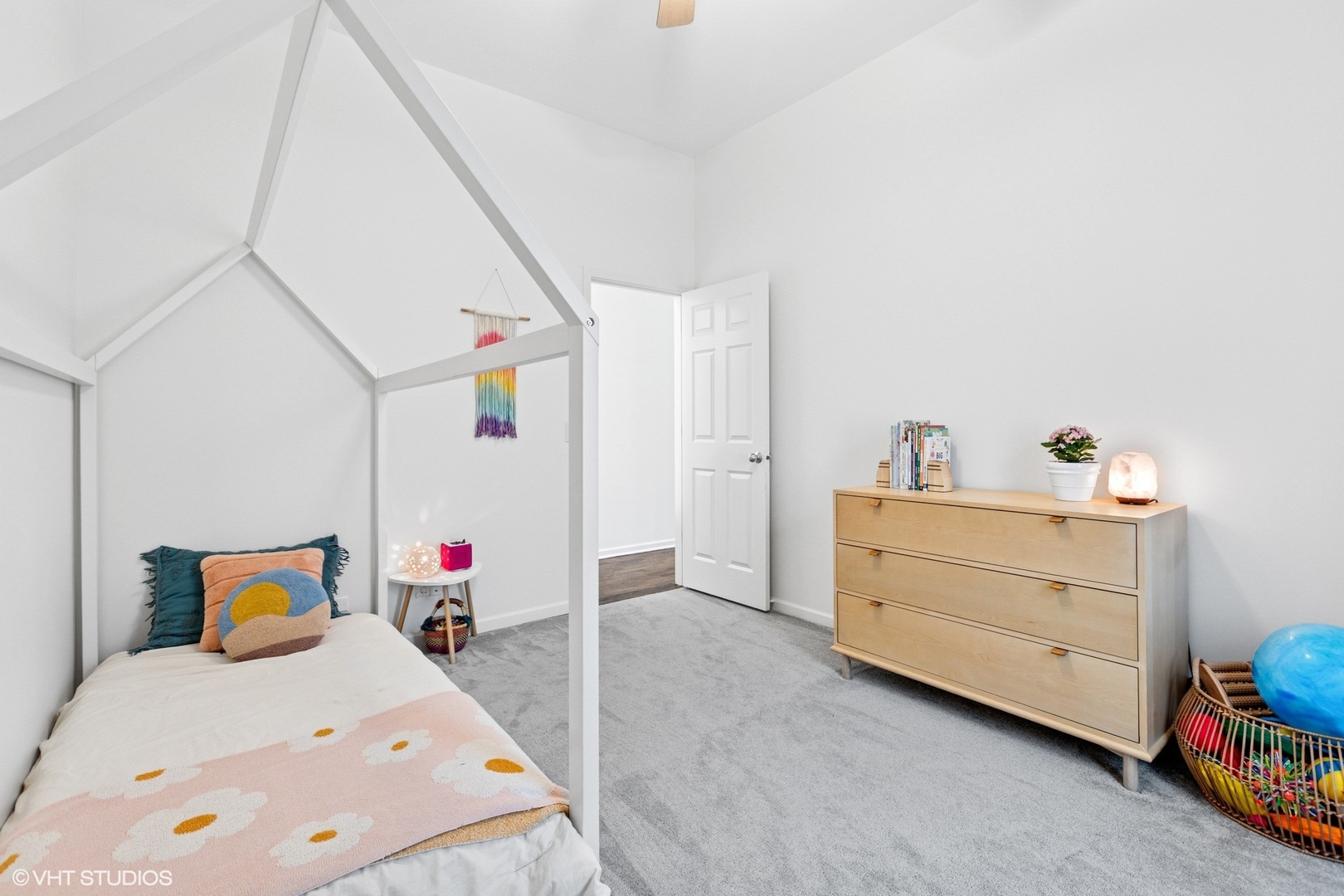 2139 W Roscoe Street Unit: 3E