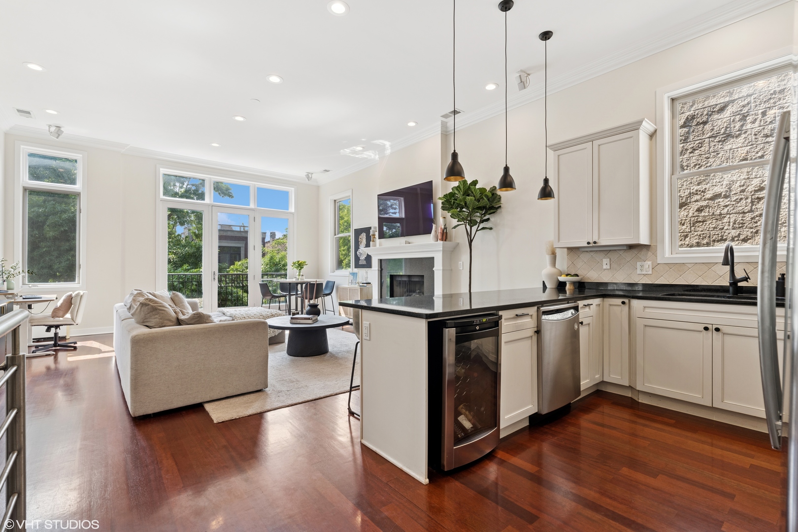 1051 N Hermitage Avenue Unit: 3