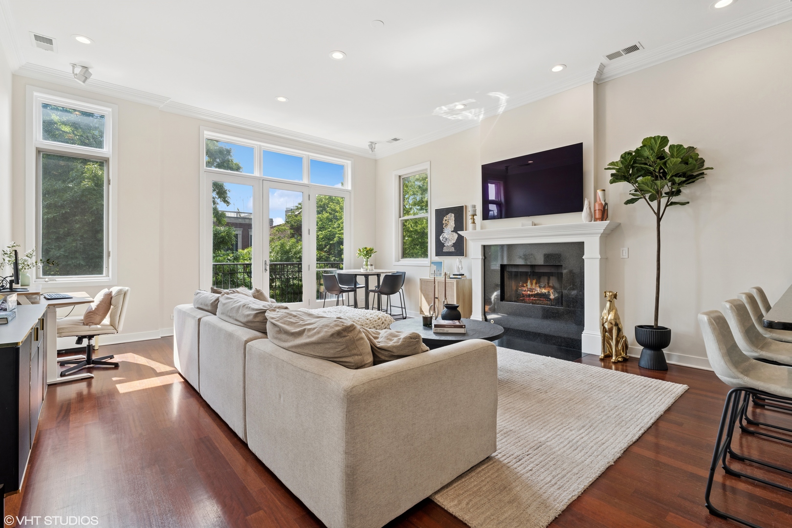 1051 N Hermitage Avenue Unit: 3