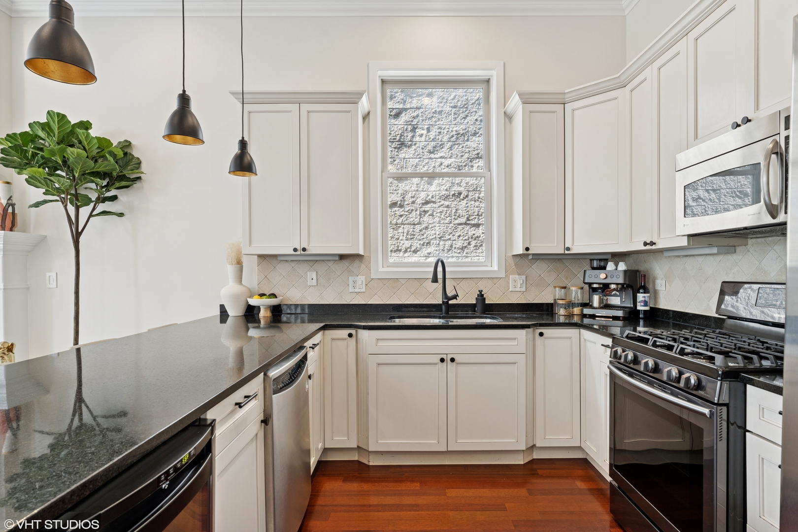 1051 N Hermitage Avenue Unit: 3