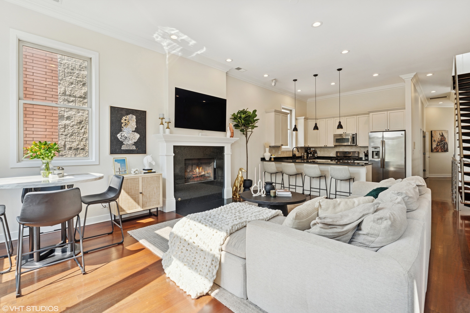 1051 N Hermitage Avenue Unit: 3