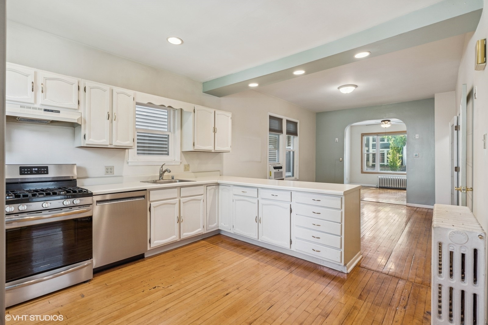 3809 N Hermitage Avenue