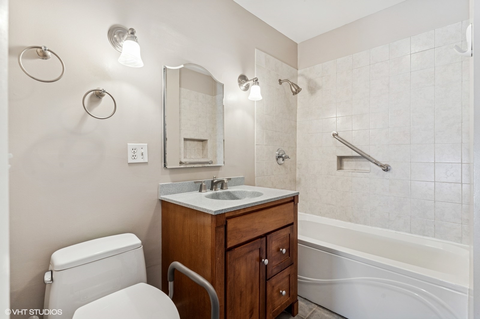 3809 N Hermitage Avenue