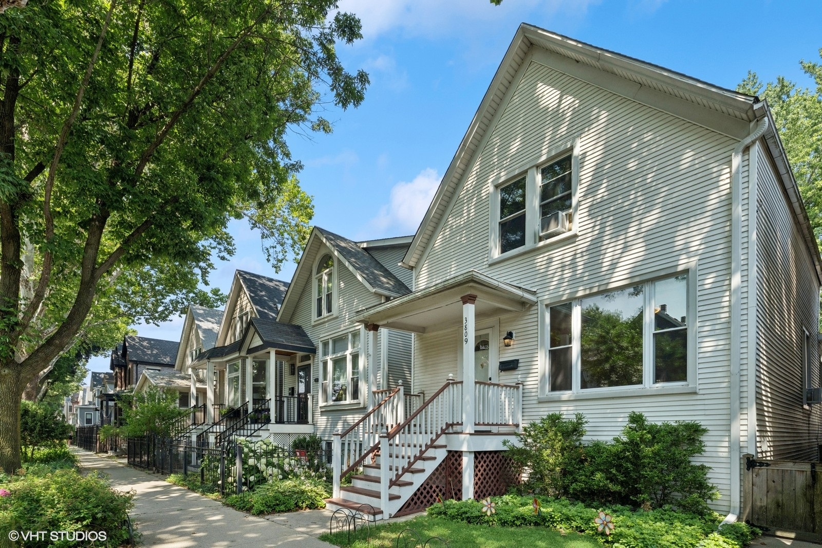 3809 N Hermitage Avenue