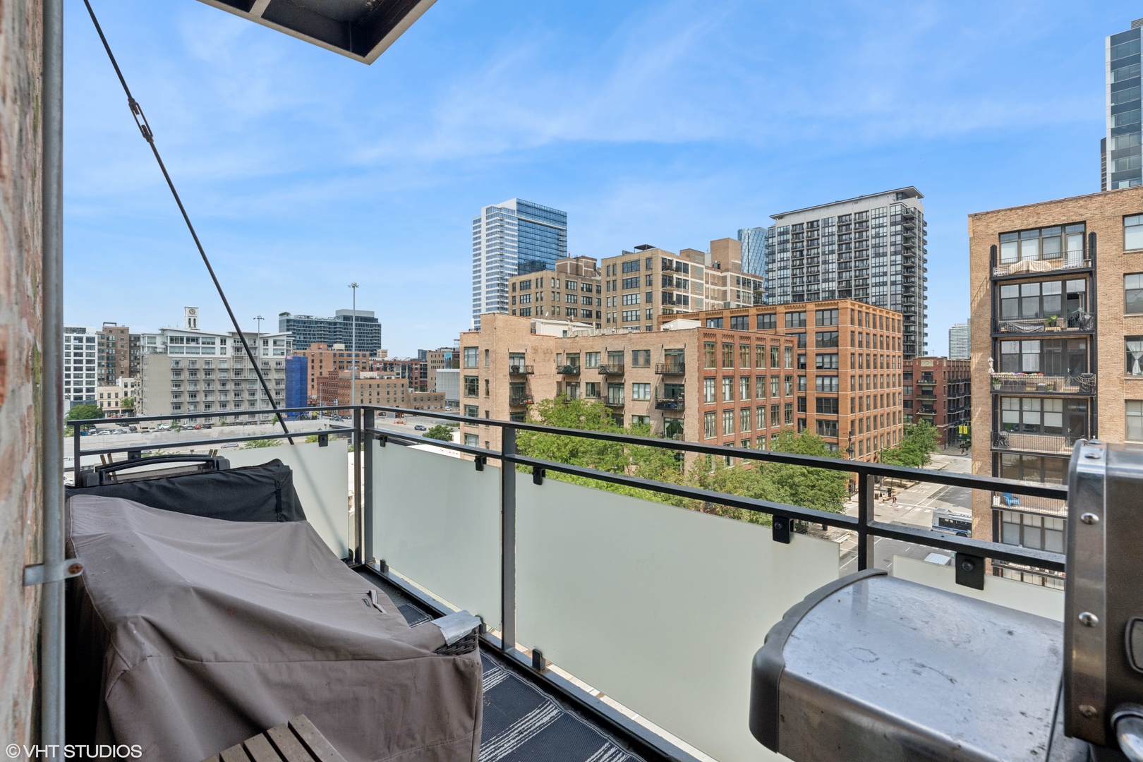 333 S Desplaines Street Unit: 606