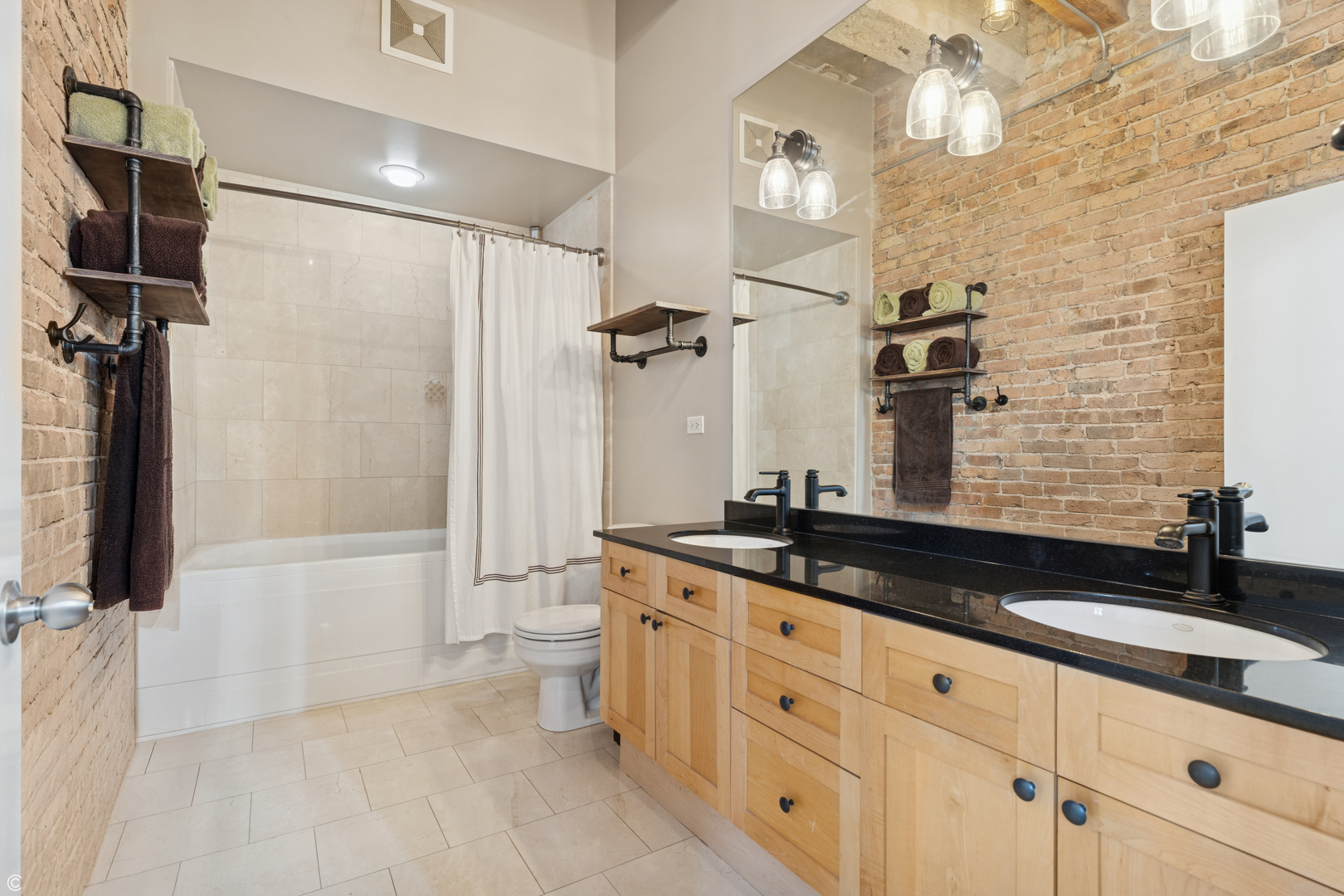 333 S Desplaines Street Unit: 606