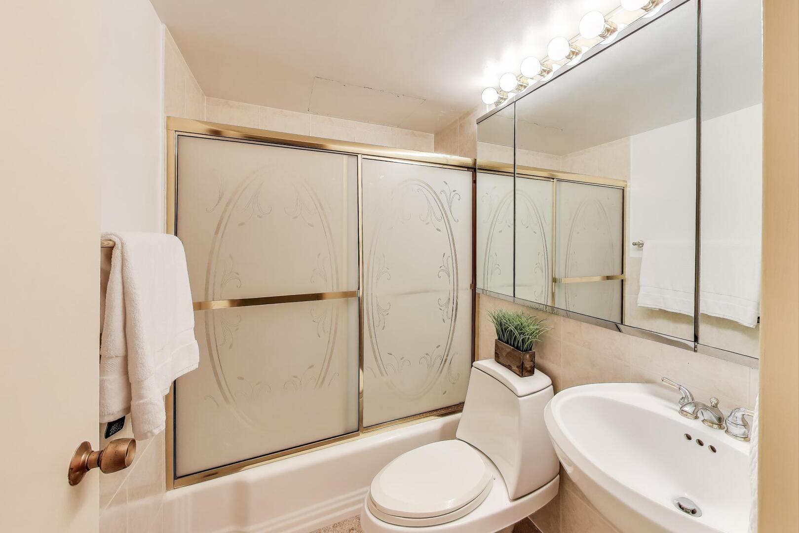 1440 N Lake Shore Drive Unit: 16E