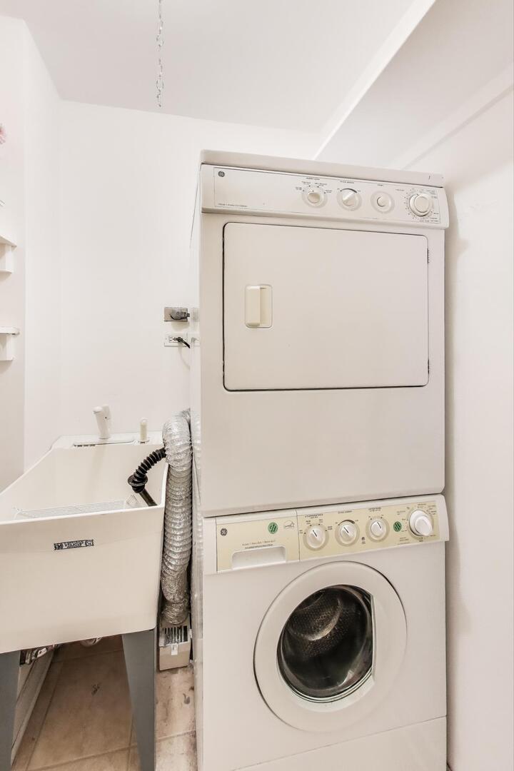 1440 N Lake Shore Drive Unit: 16E