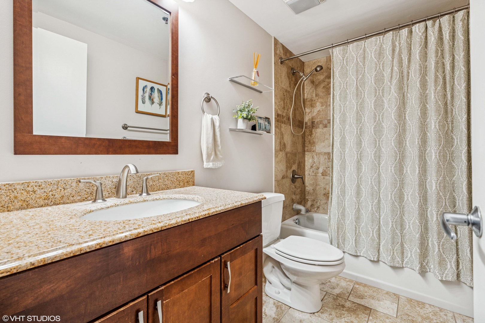 2750 N Wayne Avenue Unit: L