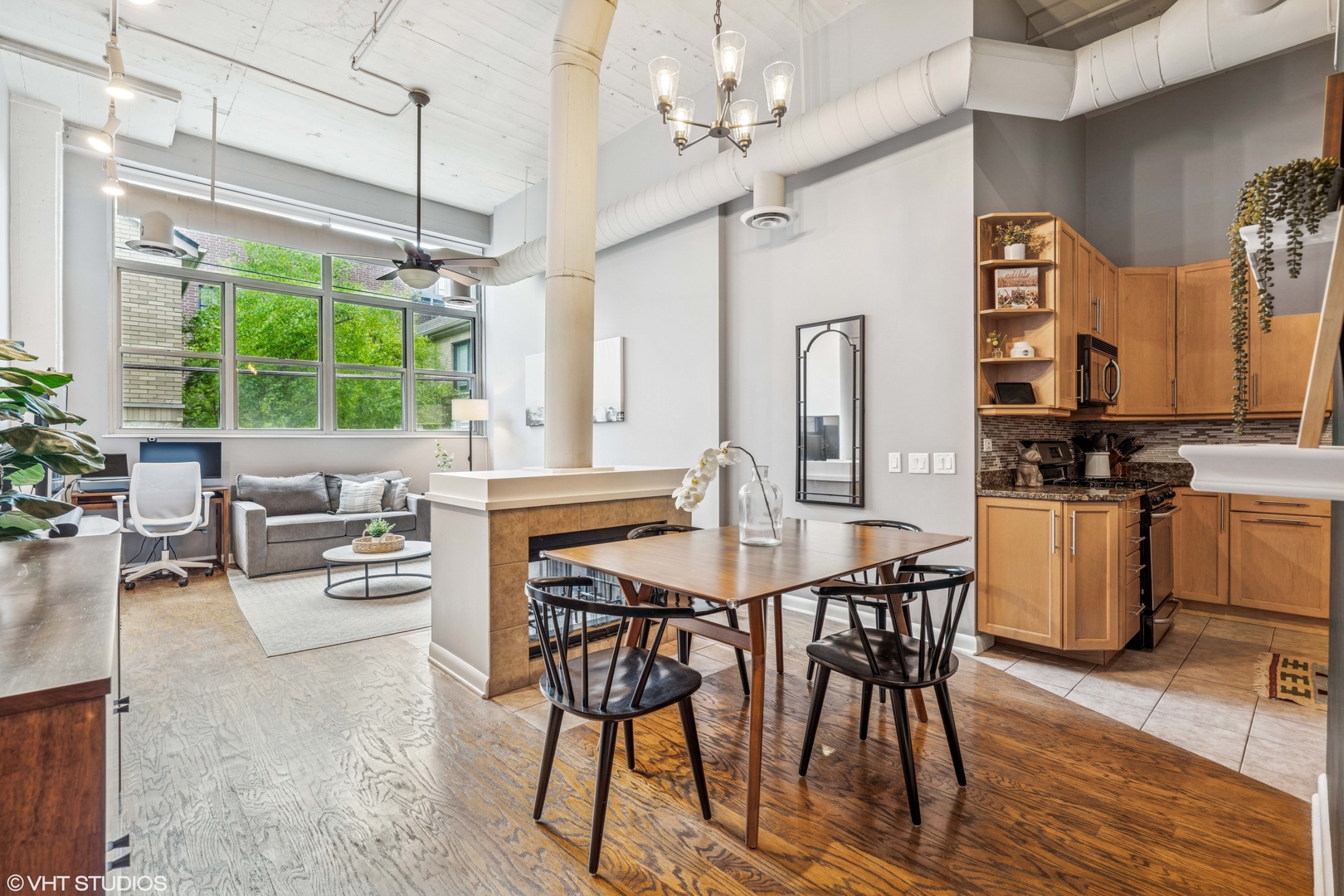 2750 N Wayne Avenue Unit: L