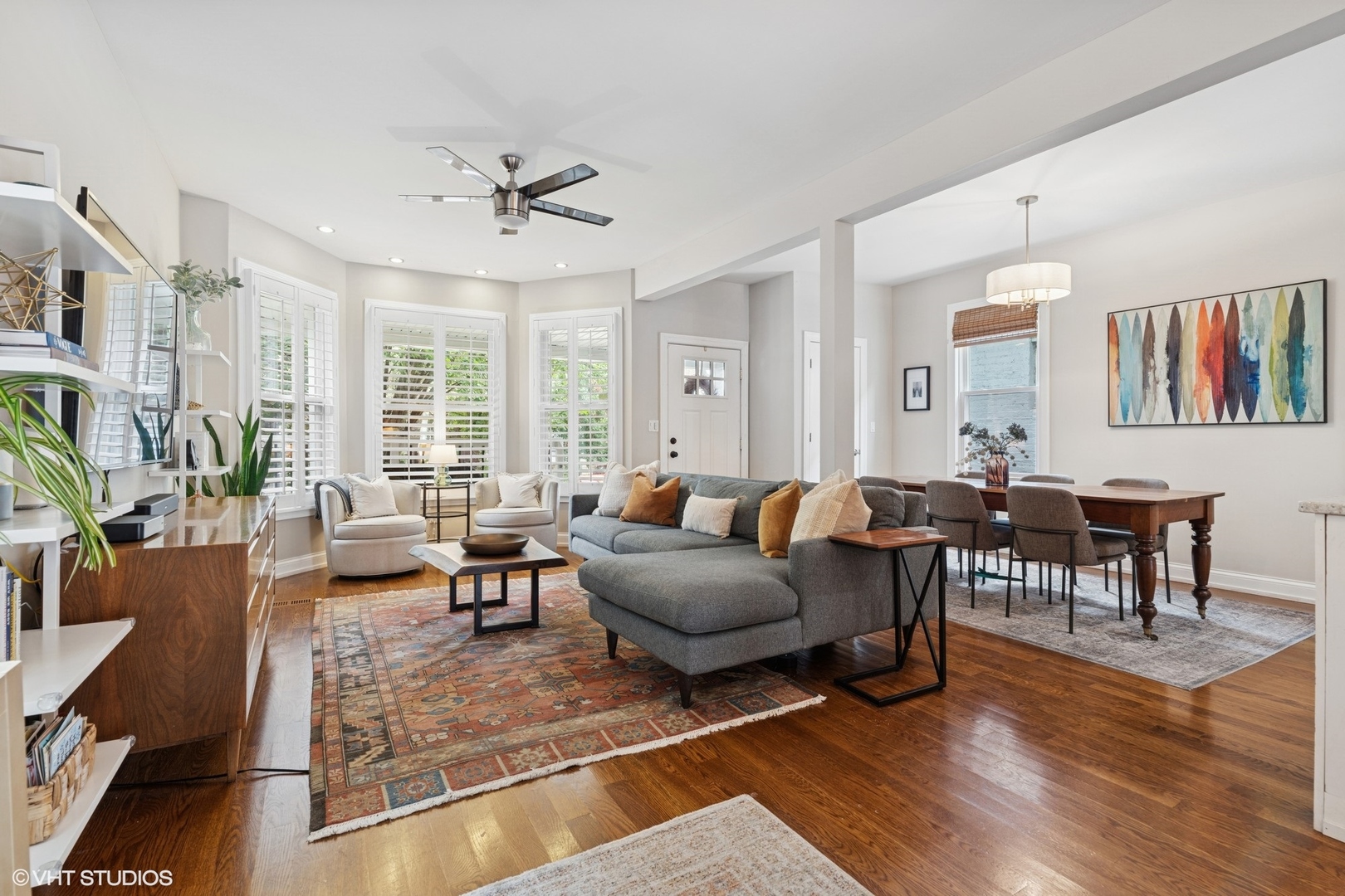 2220 W Foster Avenue