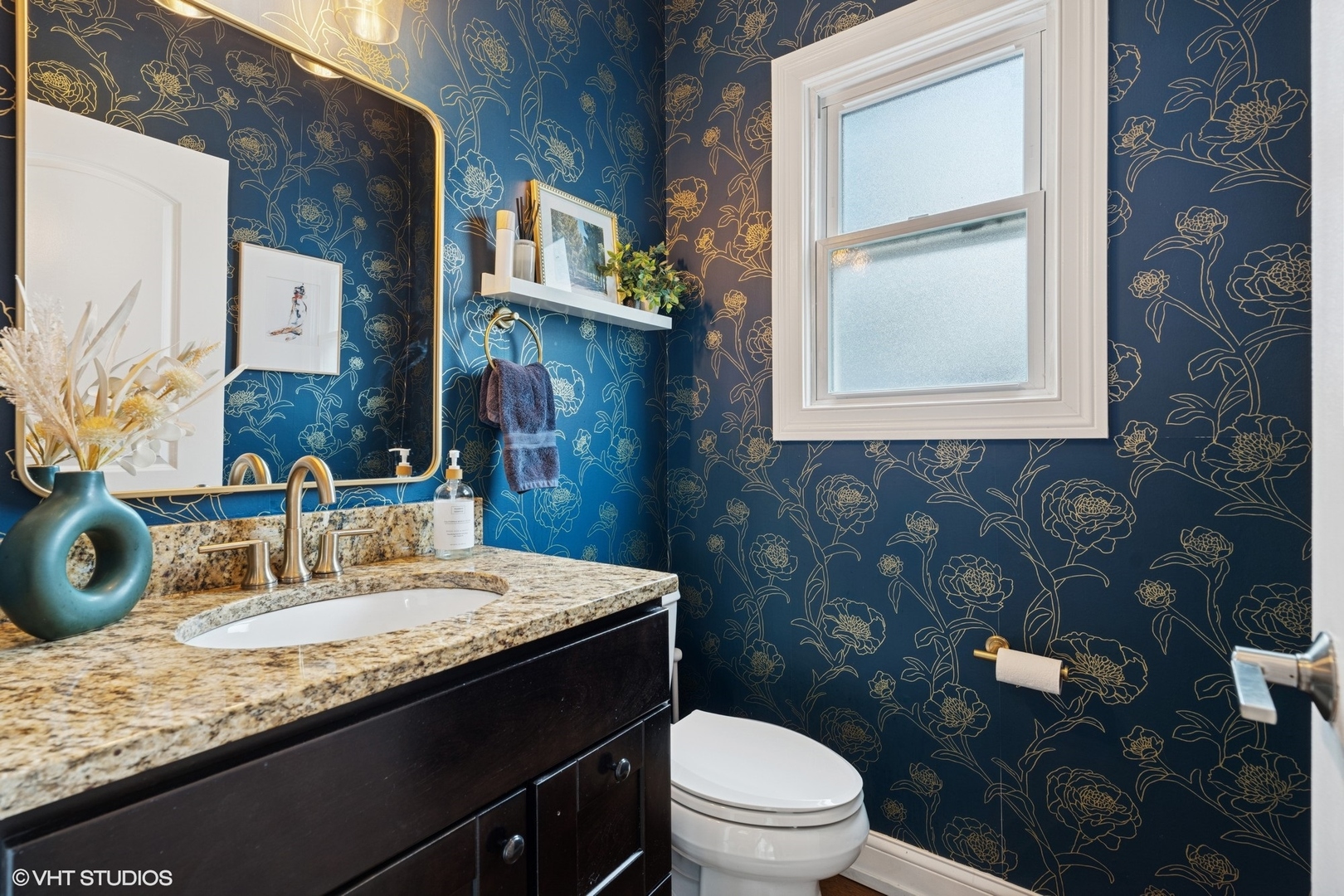 2220 W Foster Avenue