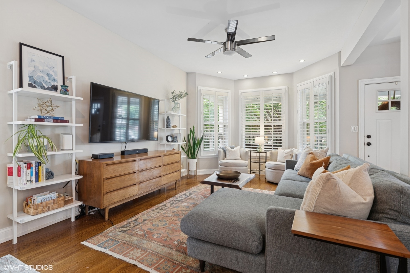 2220 W Foster Avenue