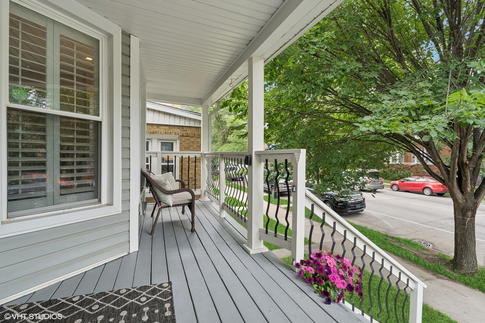 2220 W Foster Avenue