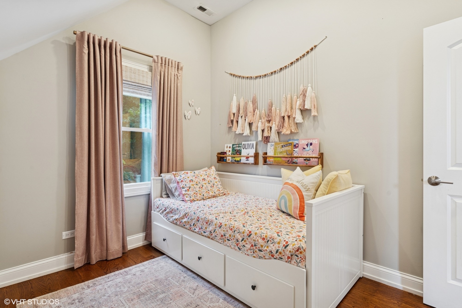 2220 W Foster Avenue