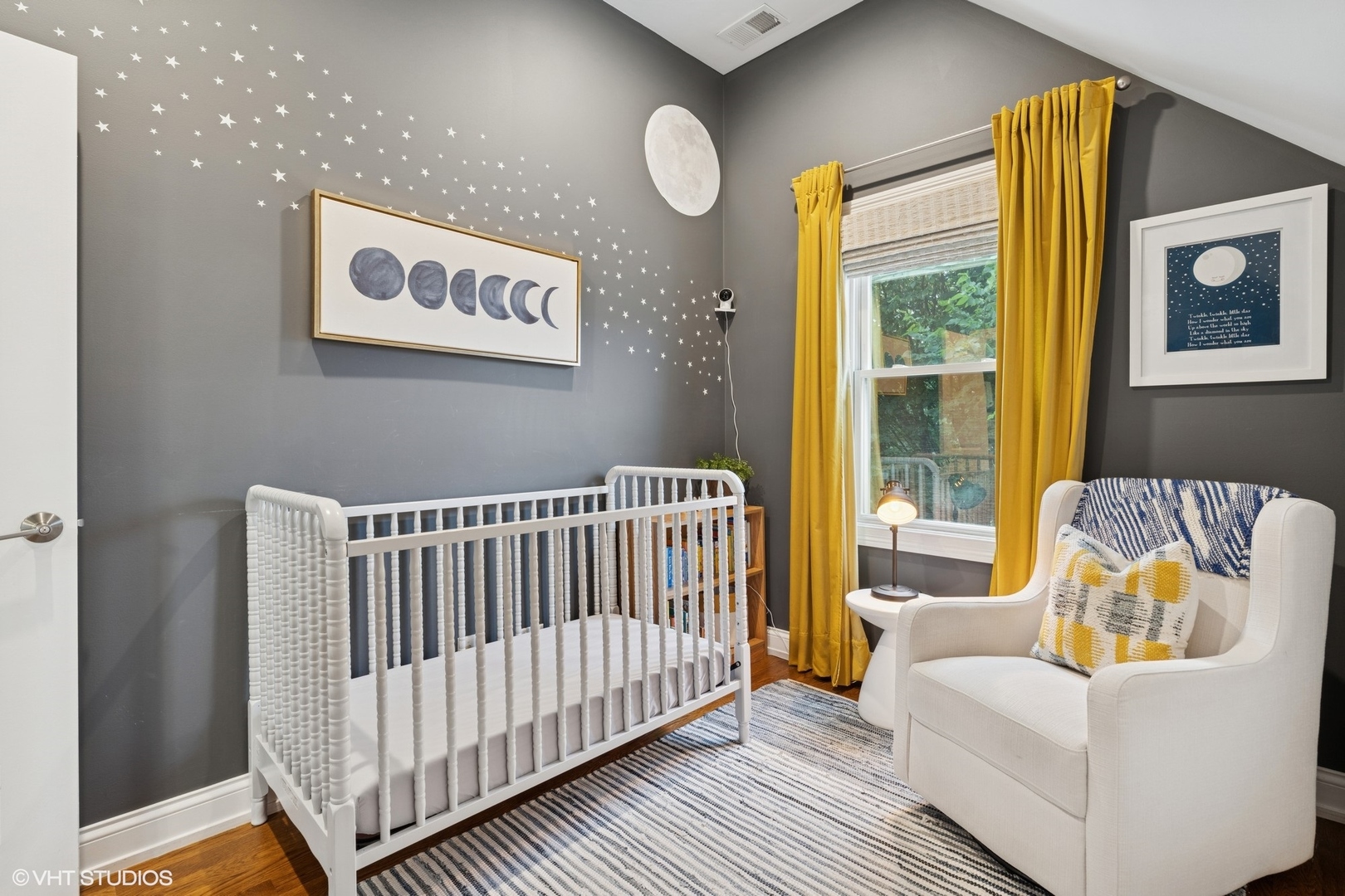 2220 W Foster Avenue