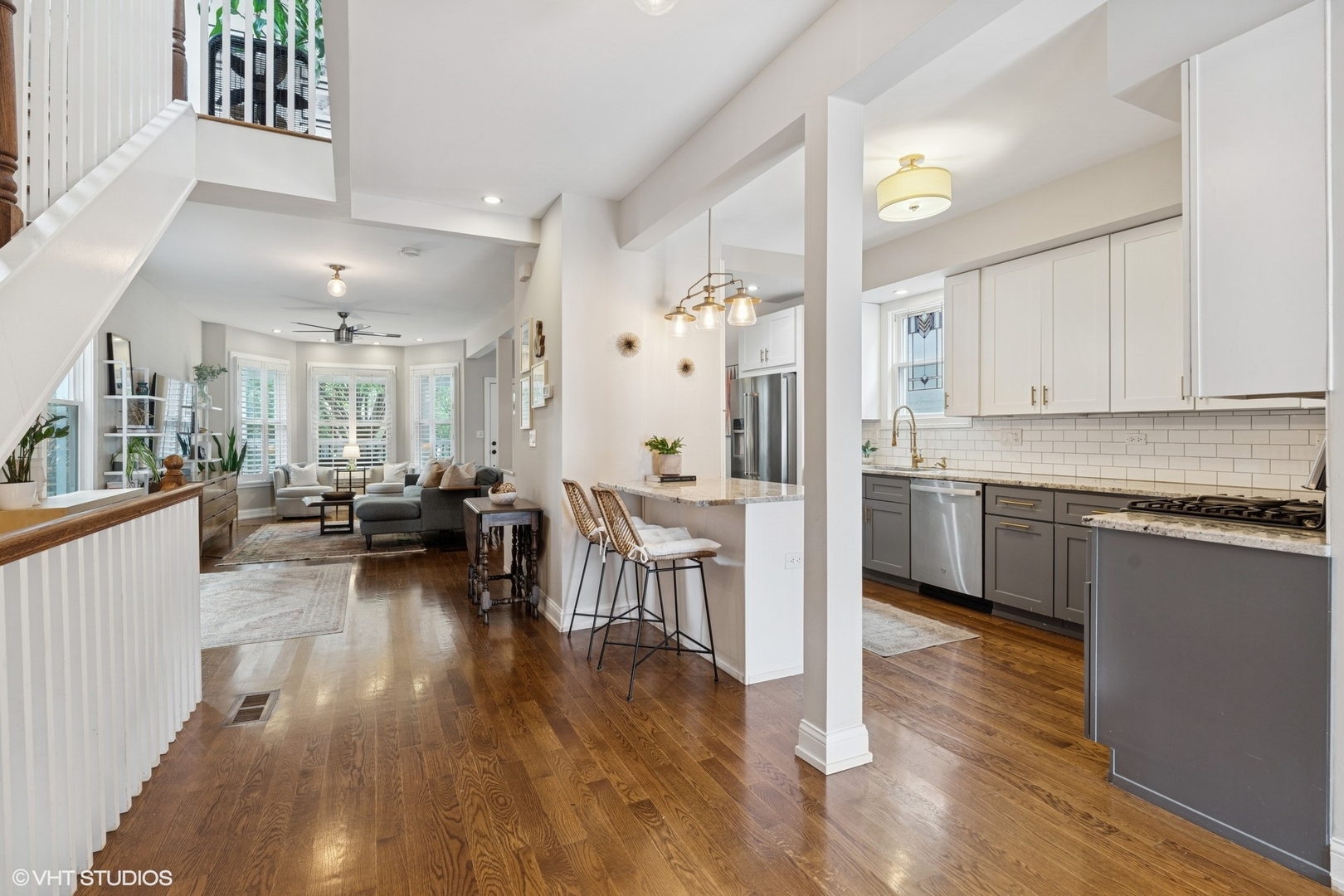 2220 W Foster Avenue