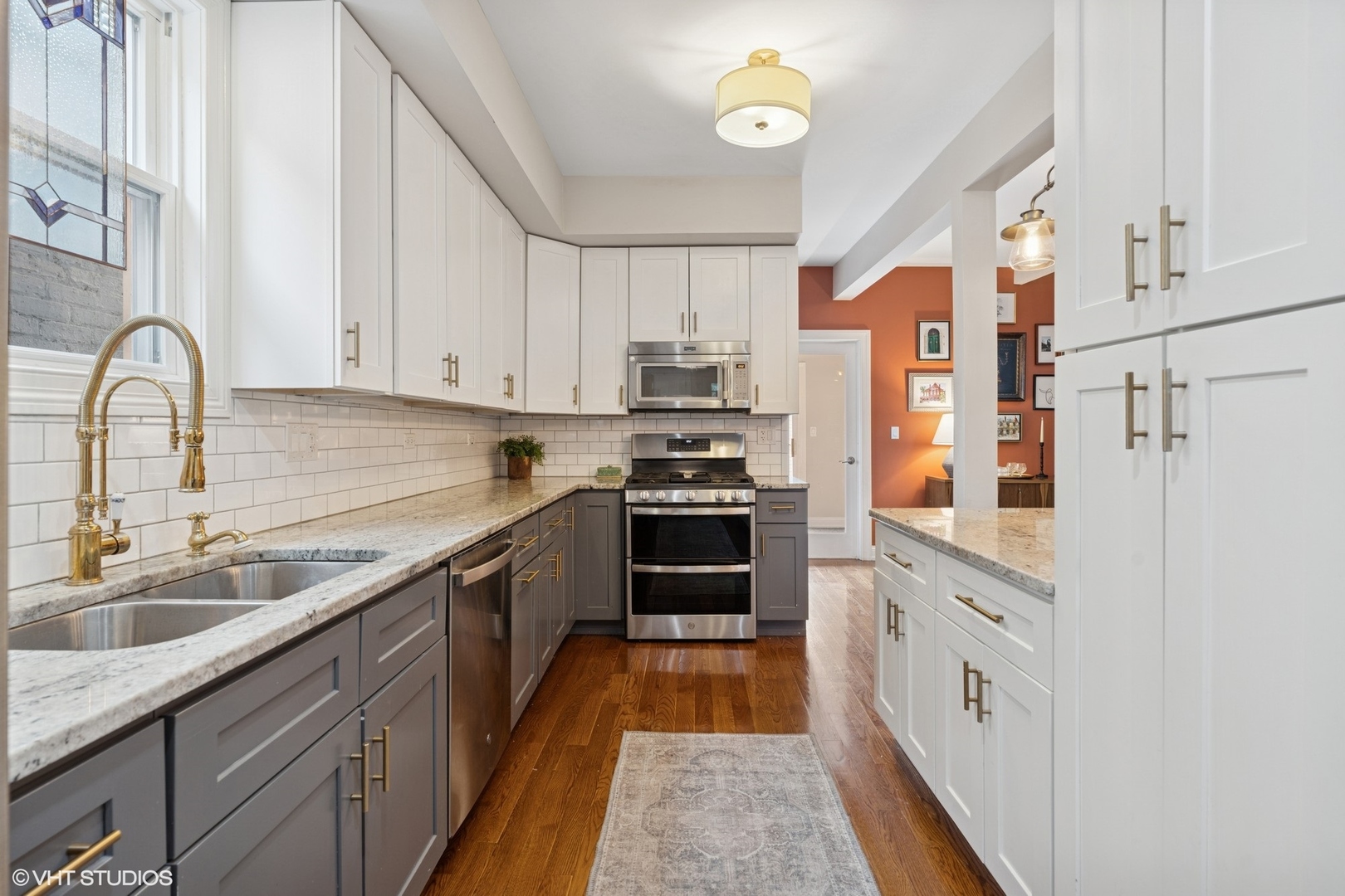 2220 W Foster Avenue