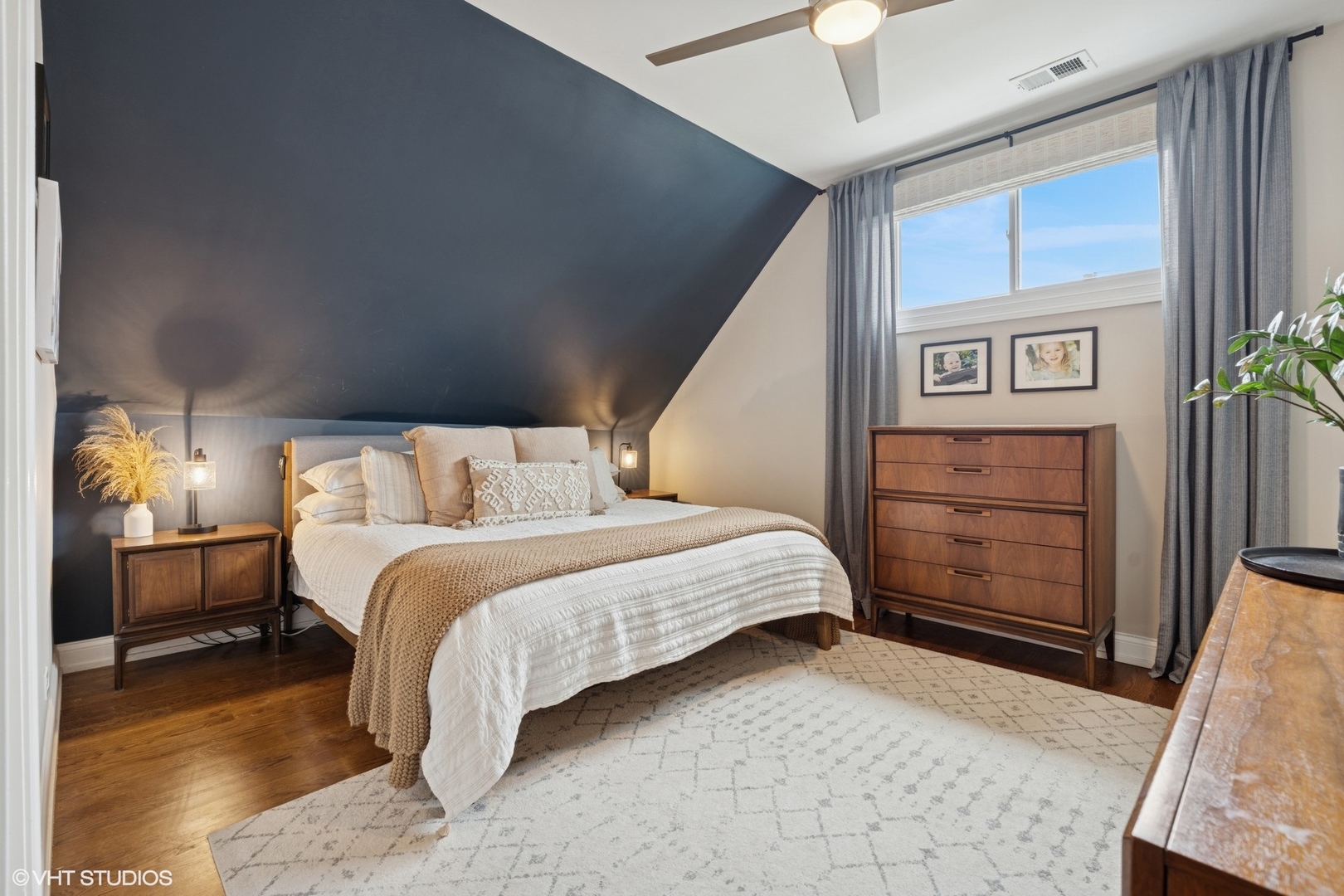 2220 W Foster Avenue