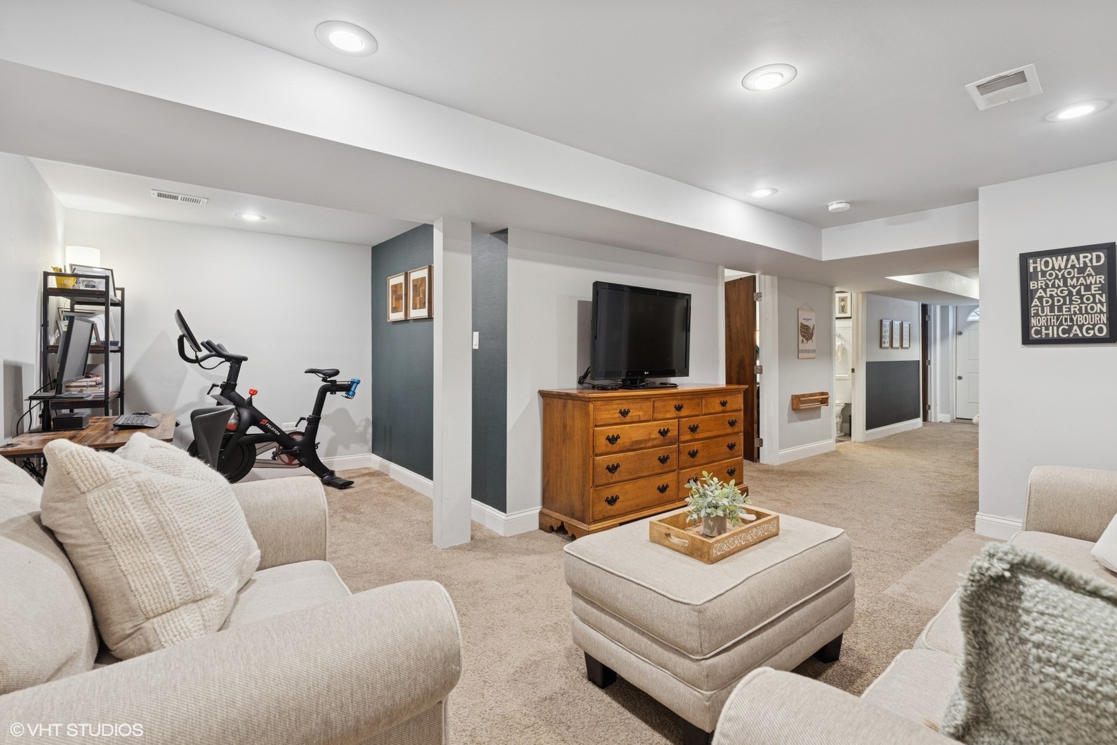 2220 W Foster Avenue