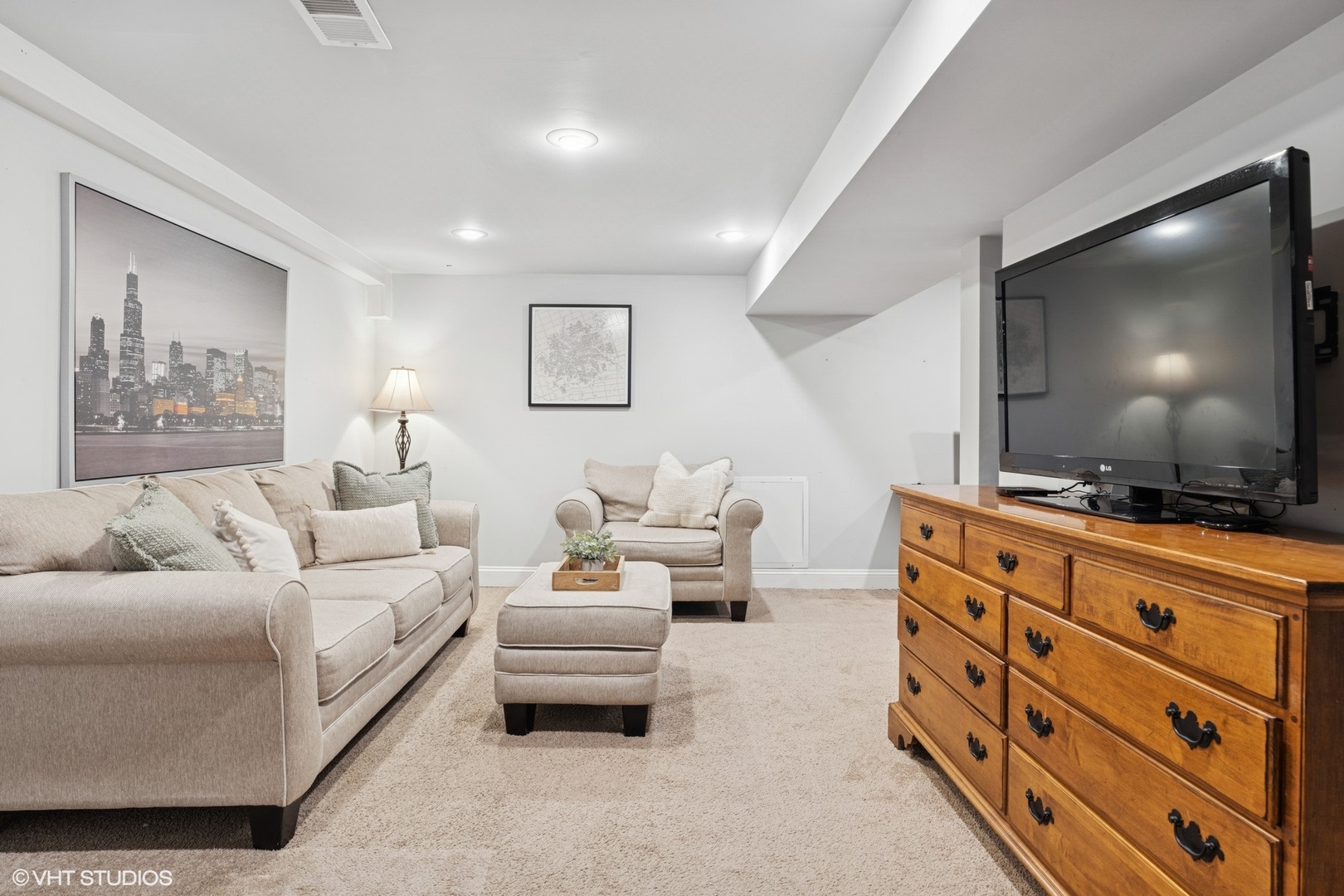 2220 W Foster Avenue