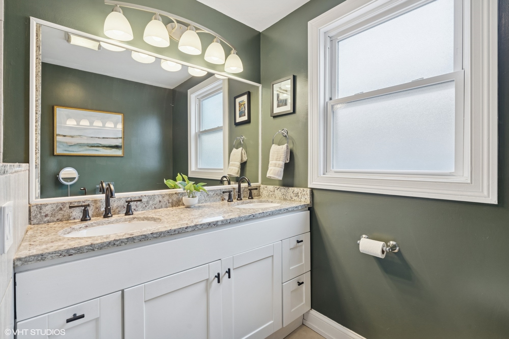 2220 W Foster Avenue