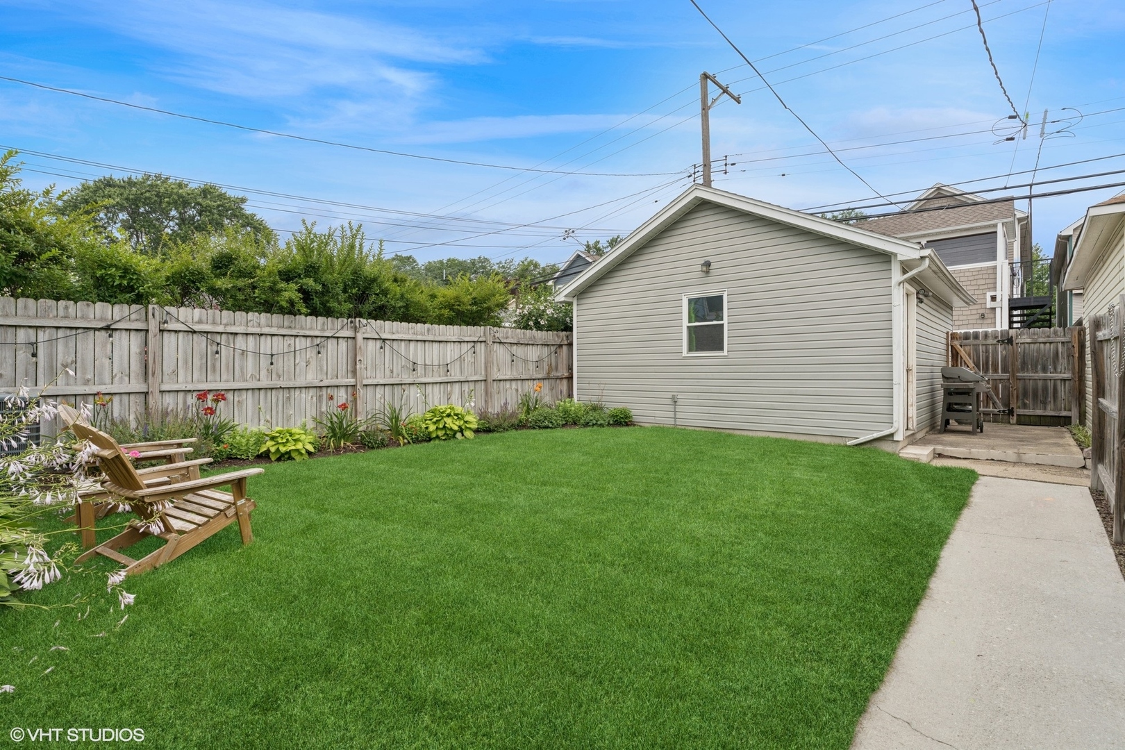 2220 W Foster Avenue