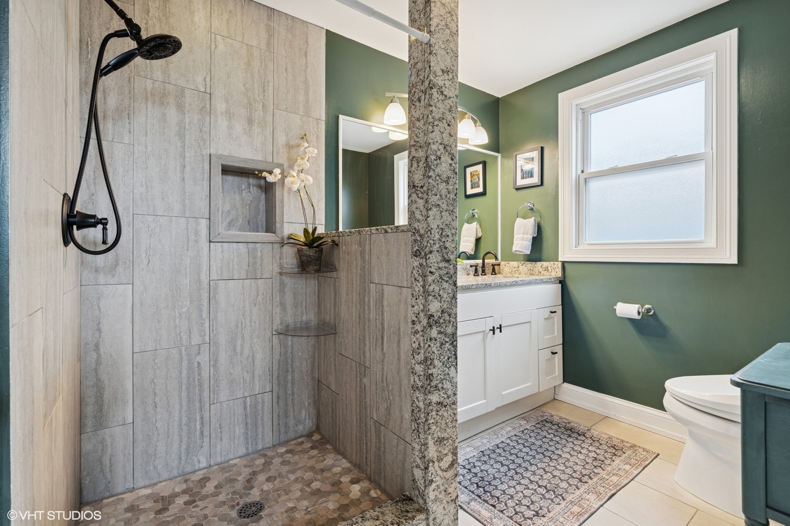 2220 W Foster Avenue