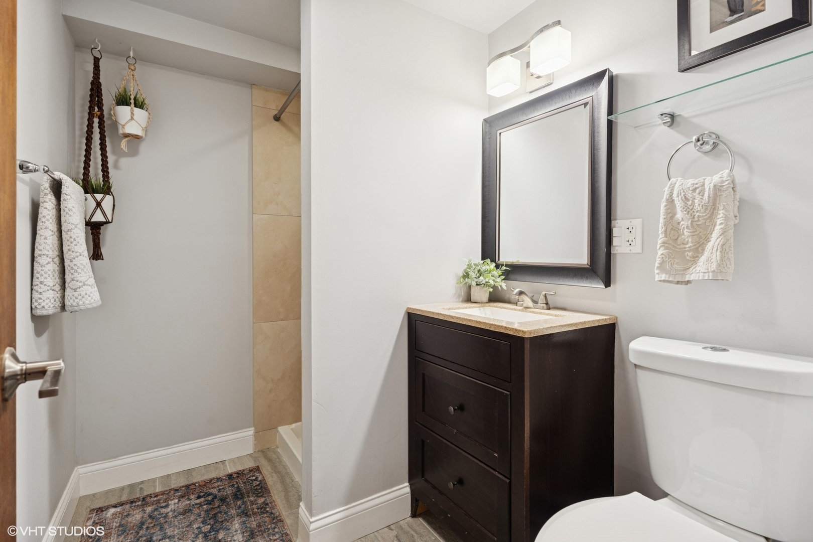 2220 W Foster Avenue