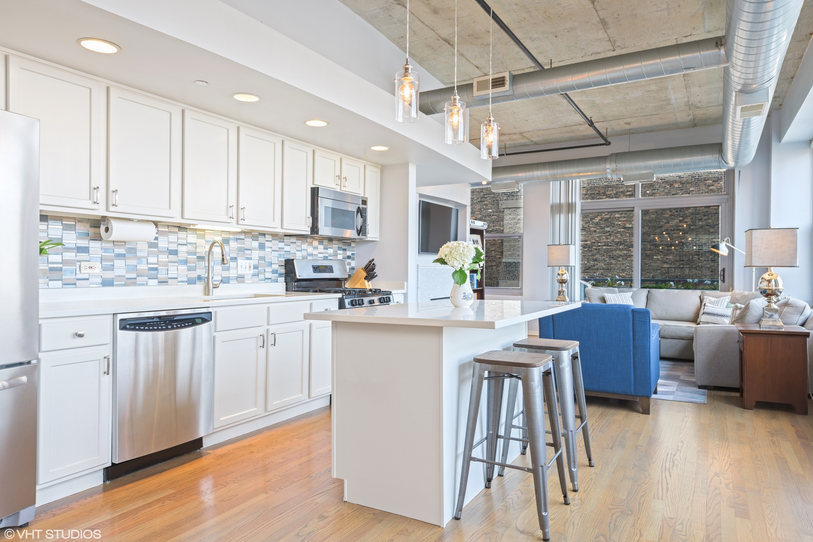 933 W VAN BUREN Street Unit: 527