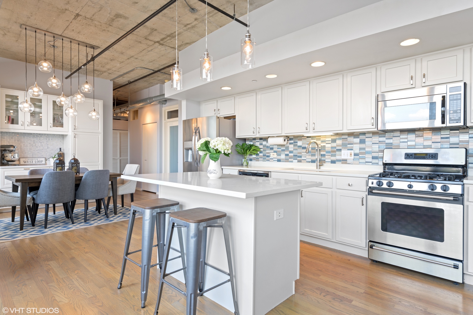 933 W VAN BUREN Street Unit: 527