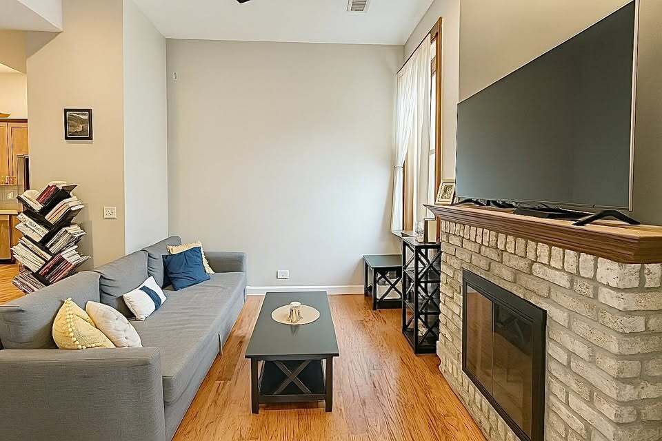 549 W Belden Avenue Unit: 1RE