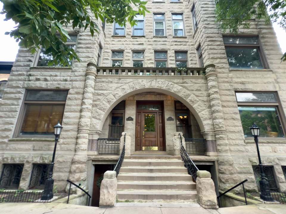 549 W Belden Avenue Unit: 1RE