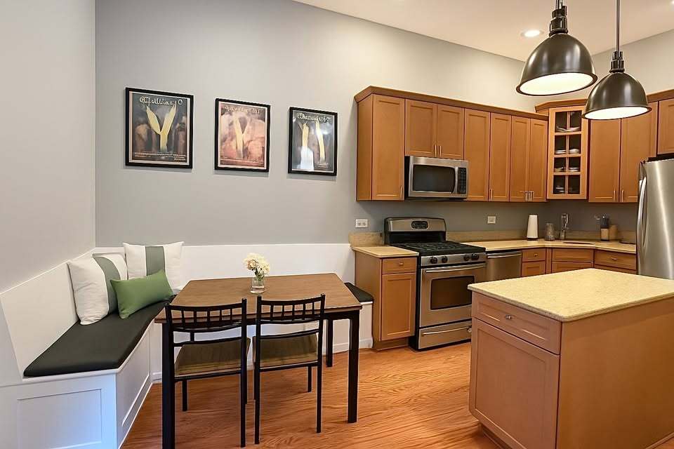 549 W Belden Avenue Unit: 1RE