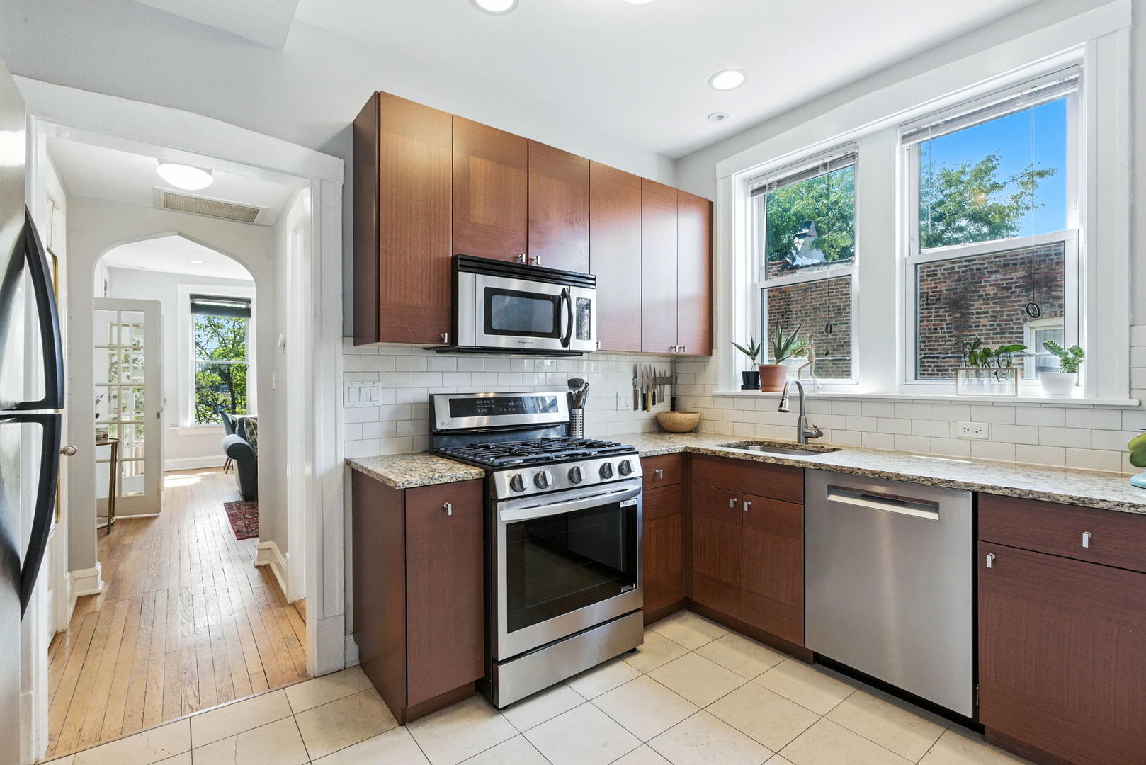 1716 W Leland Avenue Unit: 2F