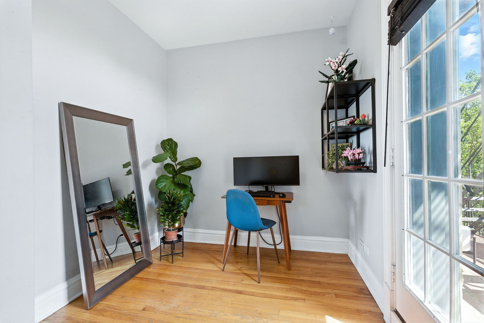 1716 W Leland Avenue Unit: 2F