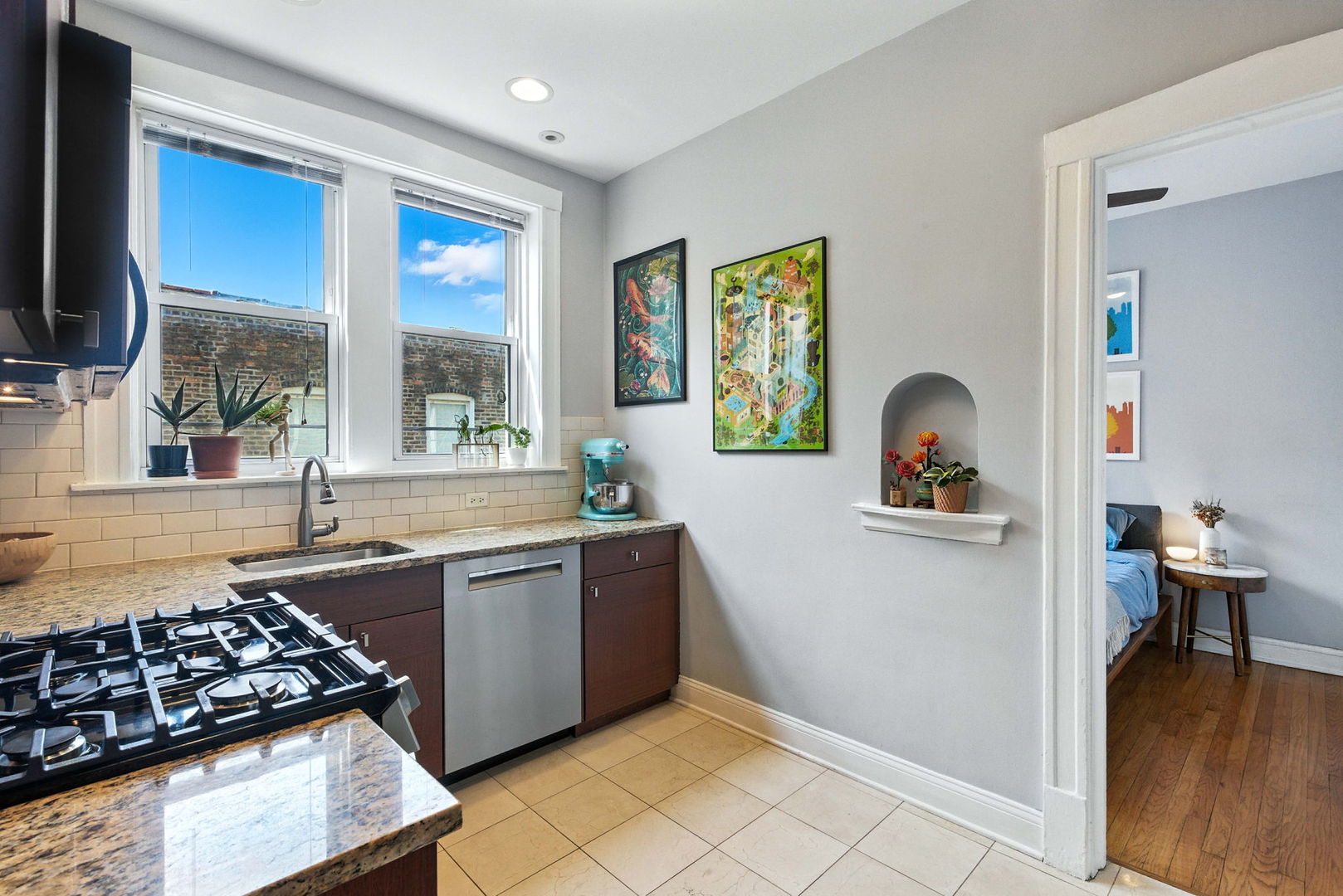 1716 W Leland Avenue Unit: 2F