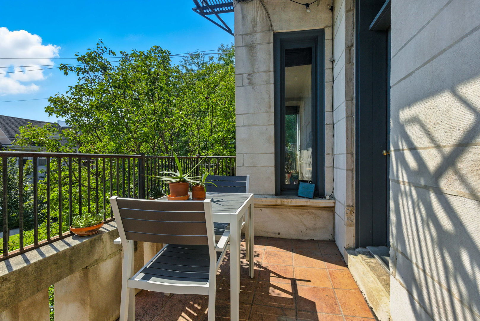 1716 W Leland Avenue Unit: 2F