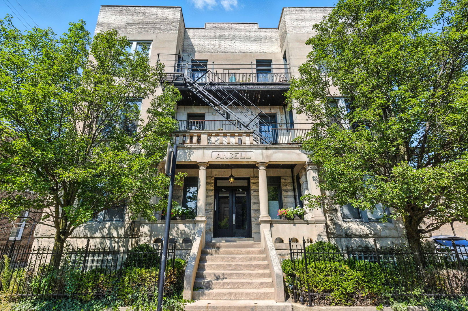 1716 W Leland Avenue Unit: 2F