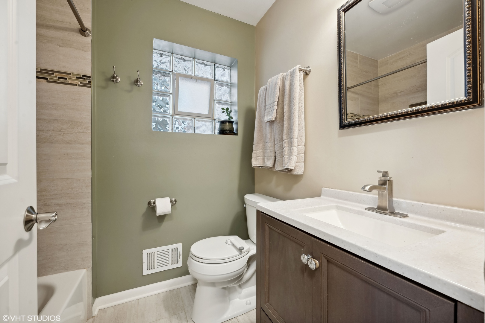 5111 W Argyle Street