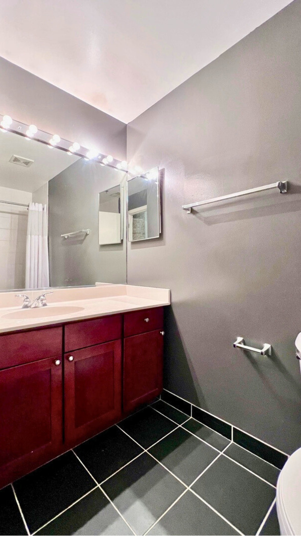 758 N Larrabee Street Unit: 604