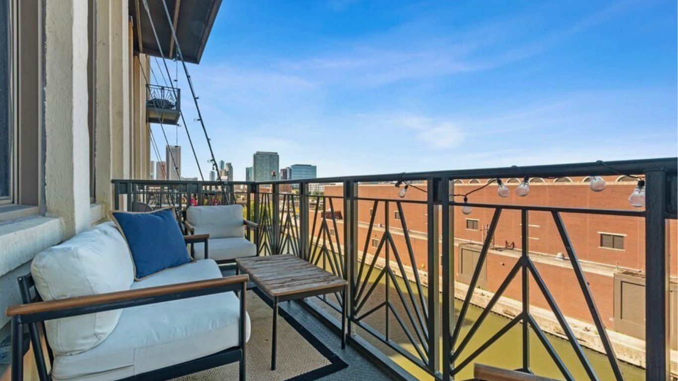 758 N Larrabee Street Unit: 604