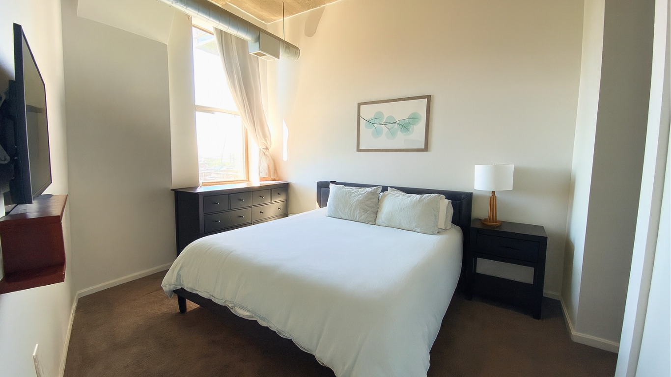 758 N Larrabee Street Unit: 604