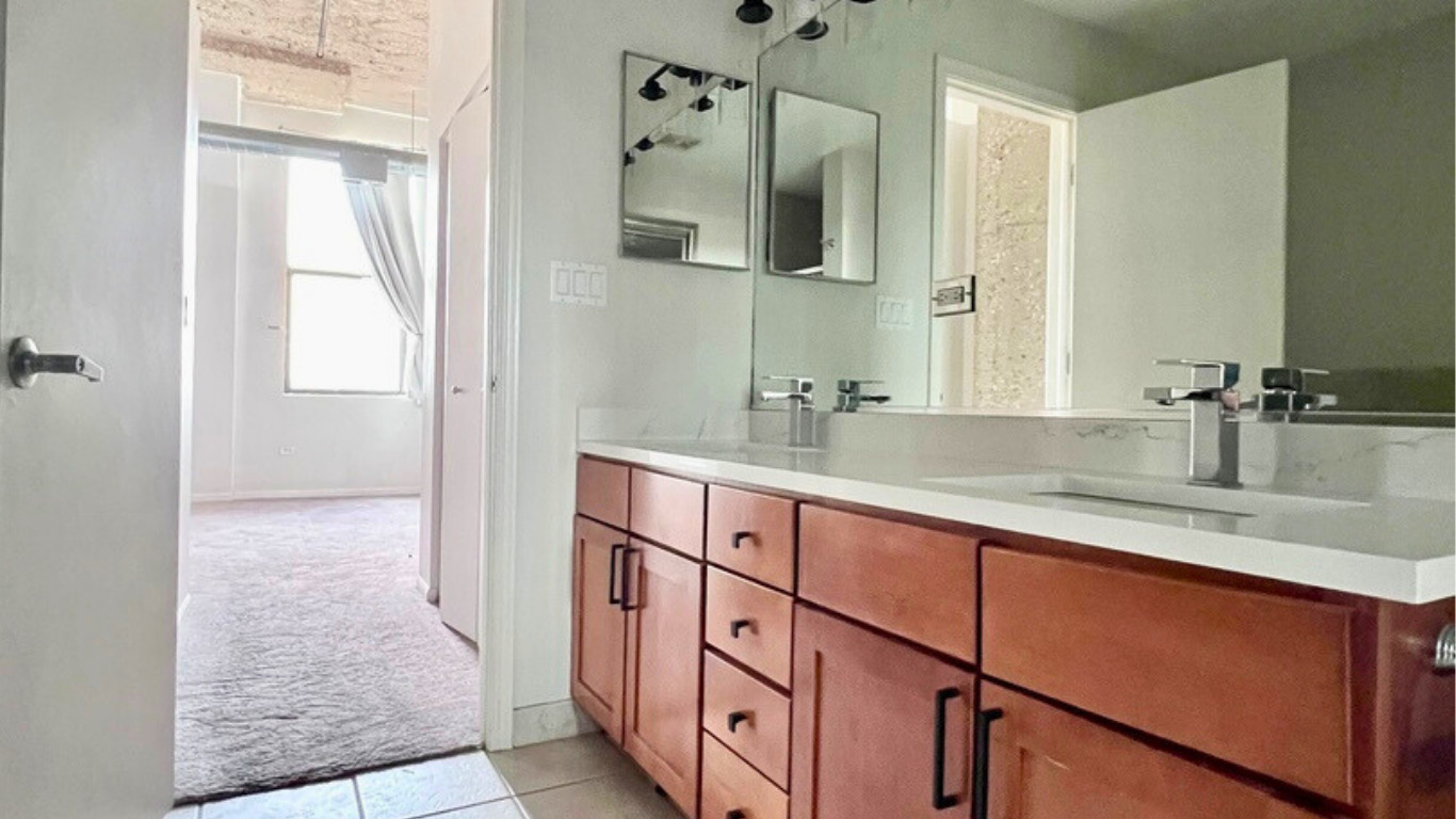 758 N Larrabee Street Unit: 604