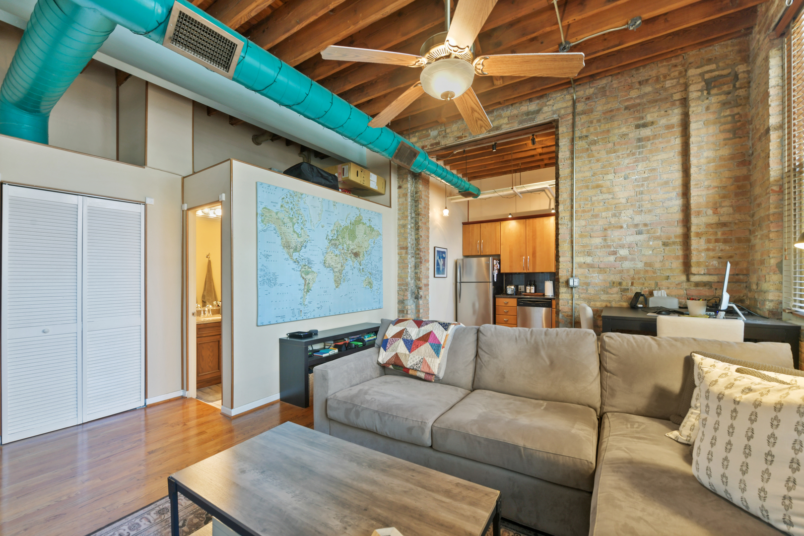 2510 N WAYNE Avenue Unit: 210