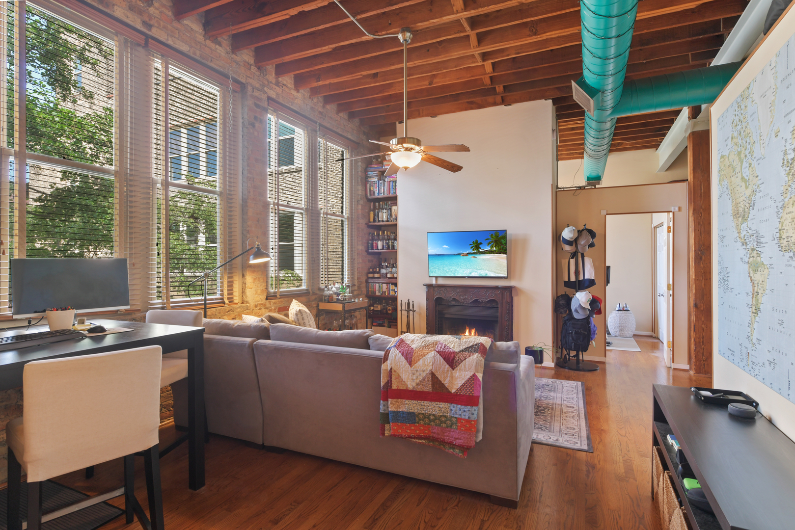 2510 N WAYNE Avenue Unit: 210