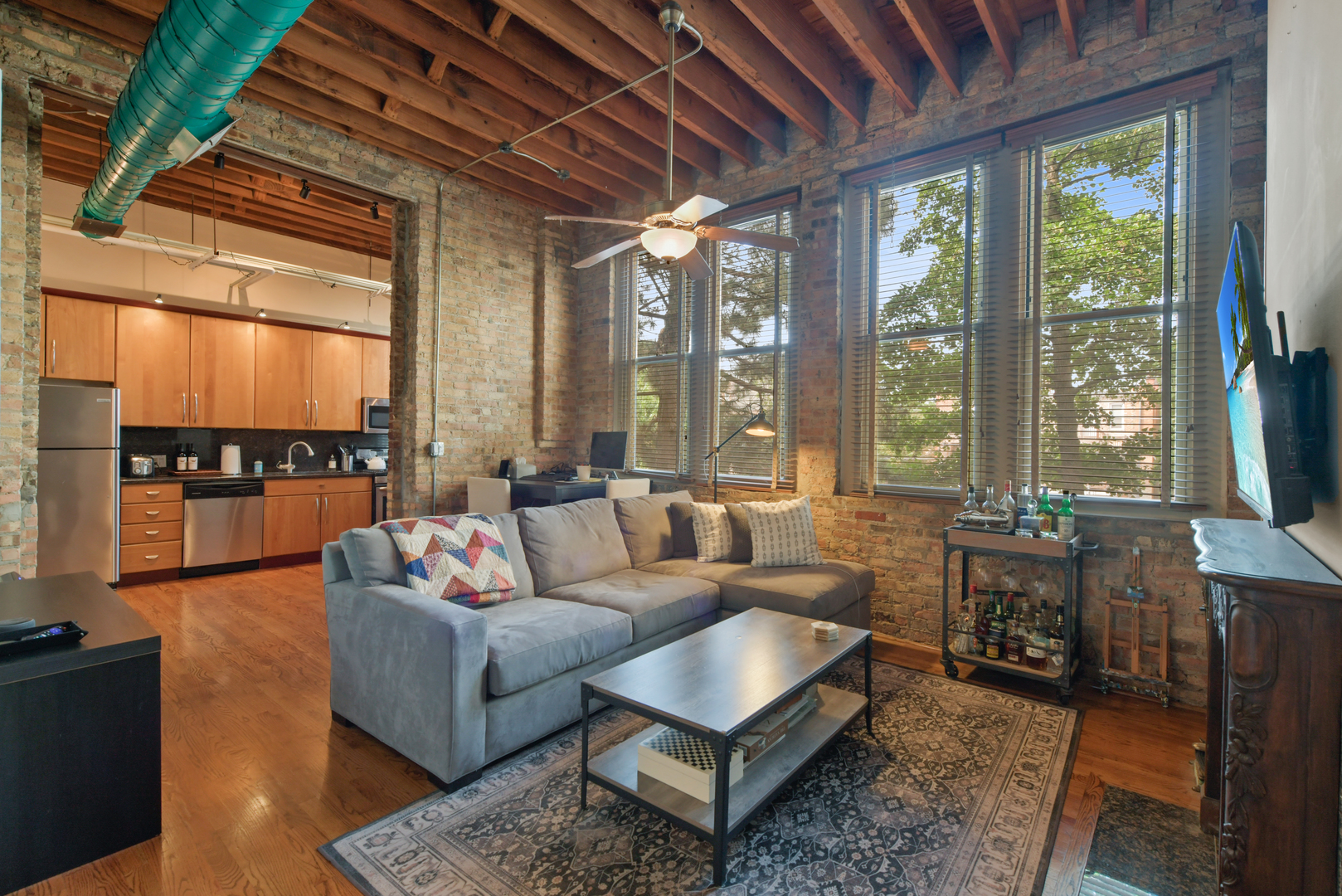 2510 N WAYNE Avenue Unit: 210