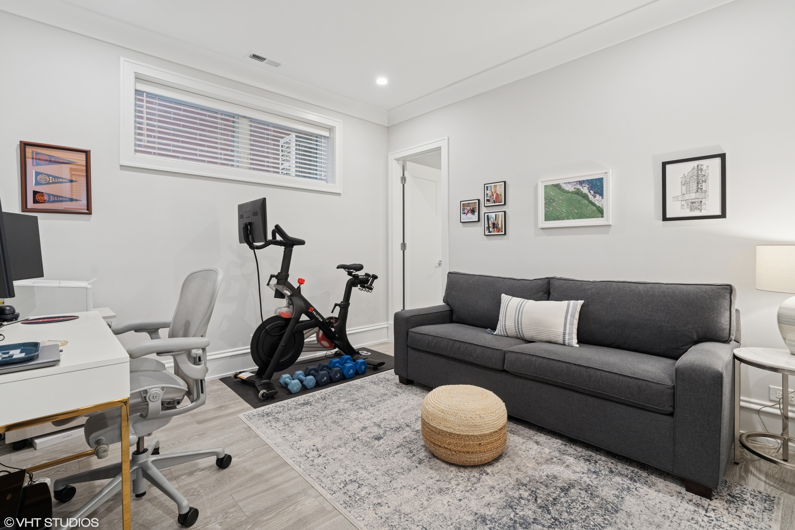 912 W Roscoe Street Unit: 1