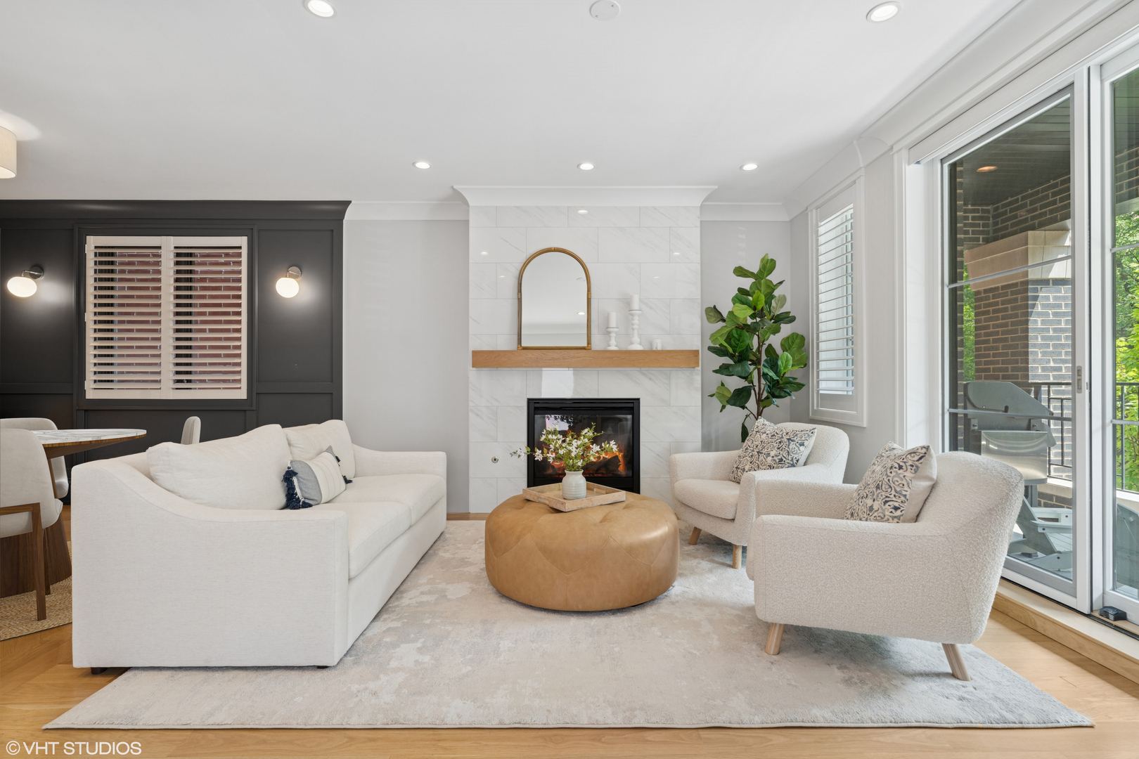 912 W Roscoe Street Unit: 1