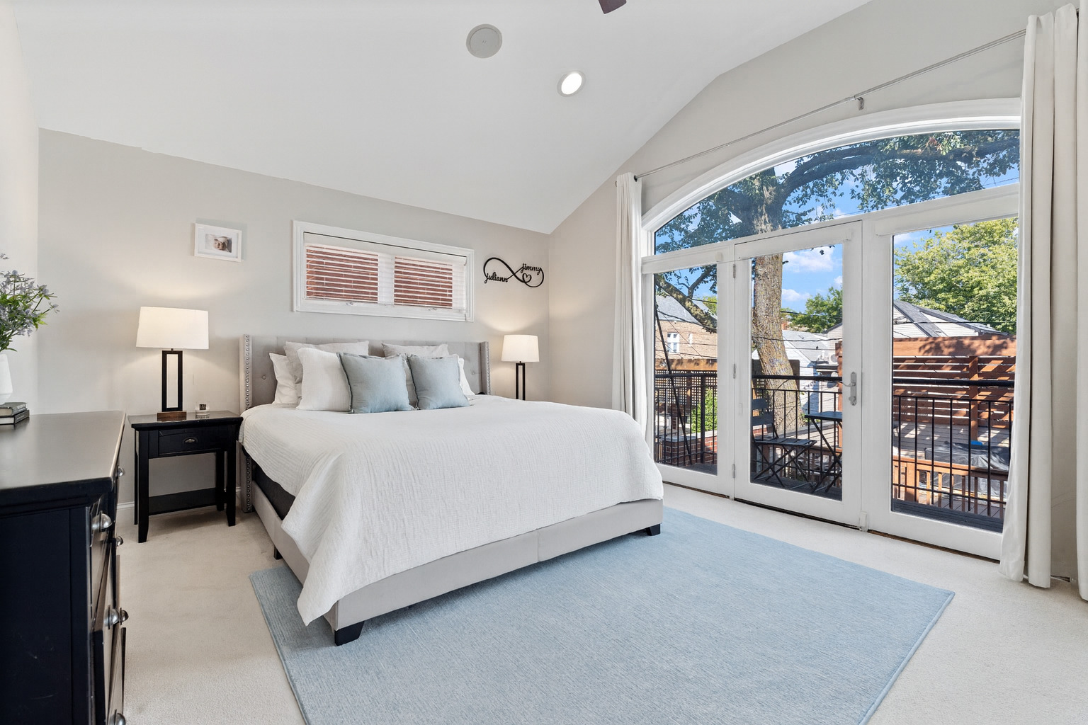 2151 N Oakley Avenue